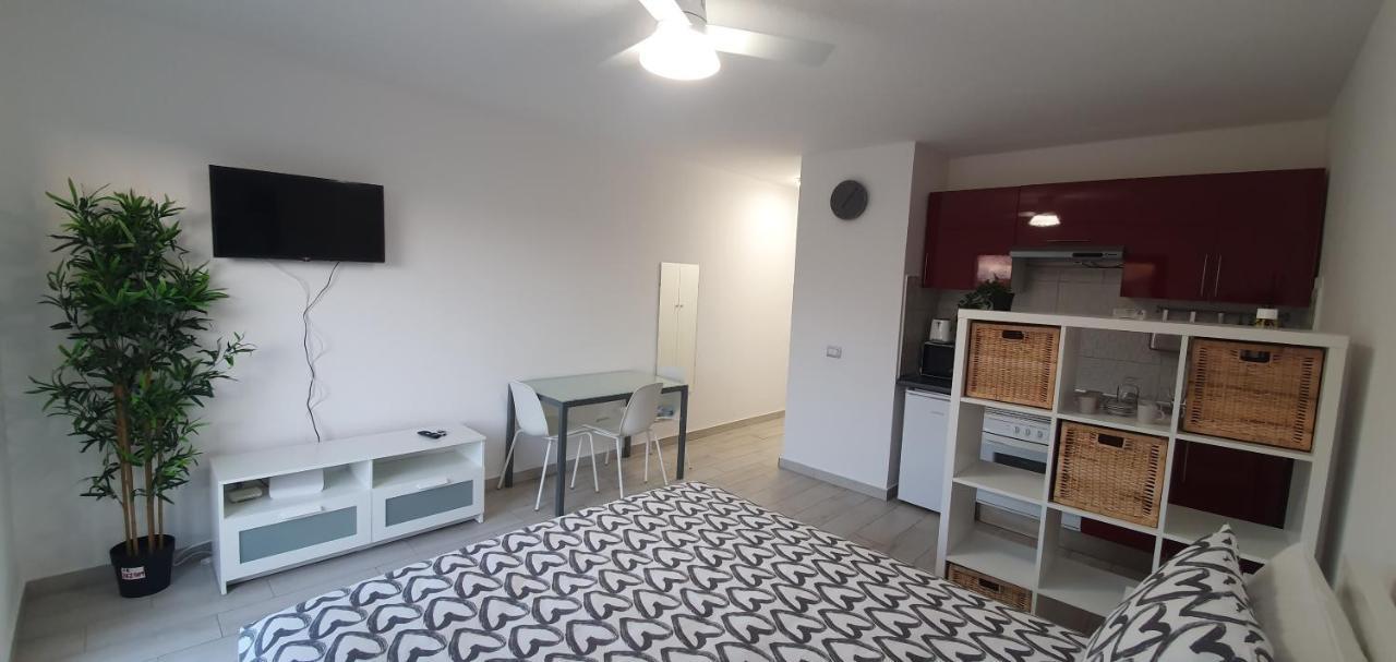Mareverde Vista Mare Con Tres Piscinas 아데제 외부 사진